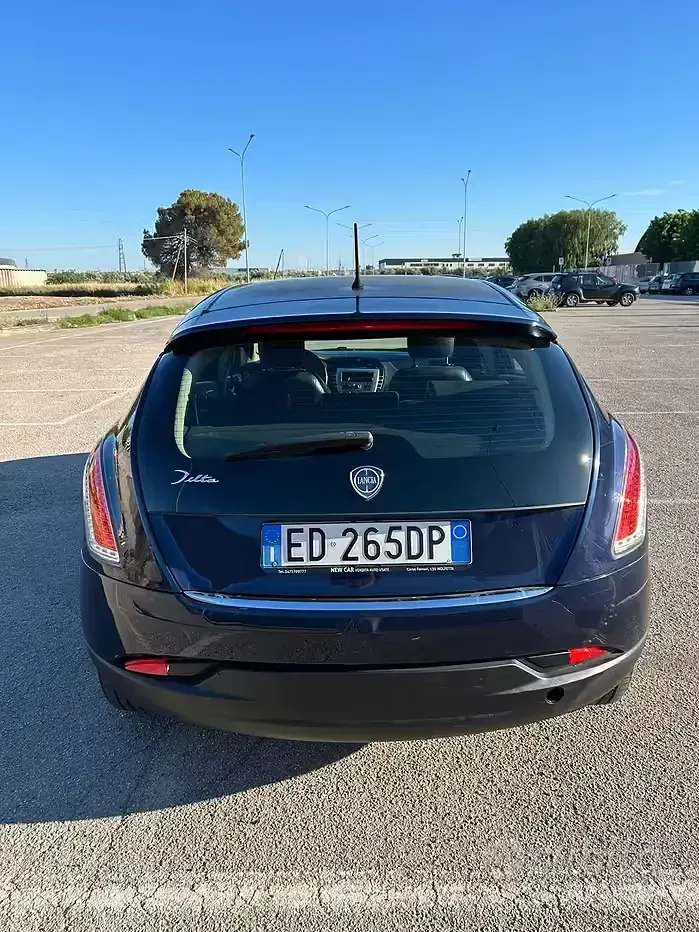Usata Lancia Delta 120 CV (88 kW) 2010 Utilitaria