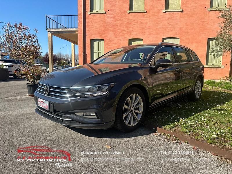 Usata VW Passat Executive 150 CV (110 kW) 2020 Giallo Station wagon