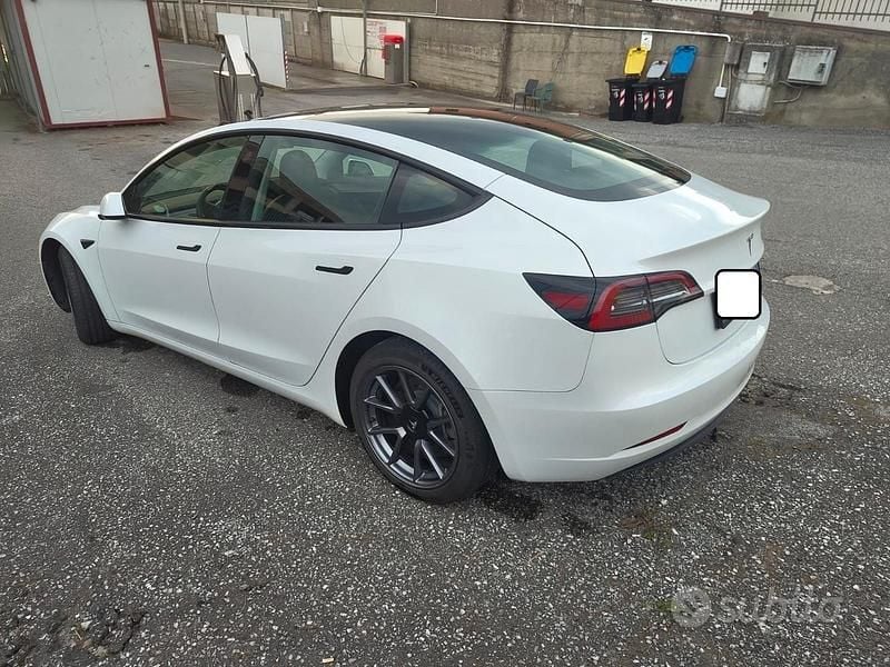 Usata Tesla Model 3 Standard Range 235 kW (320 CV) 2023 Bianco Berlina