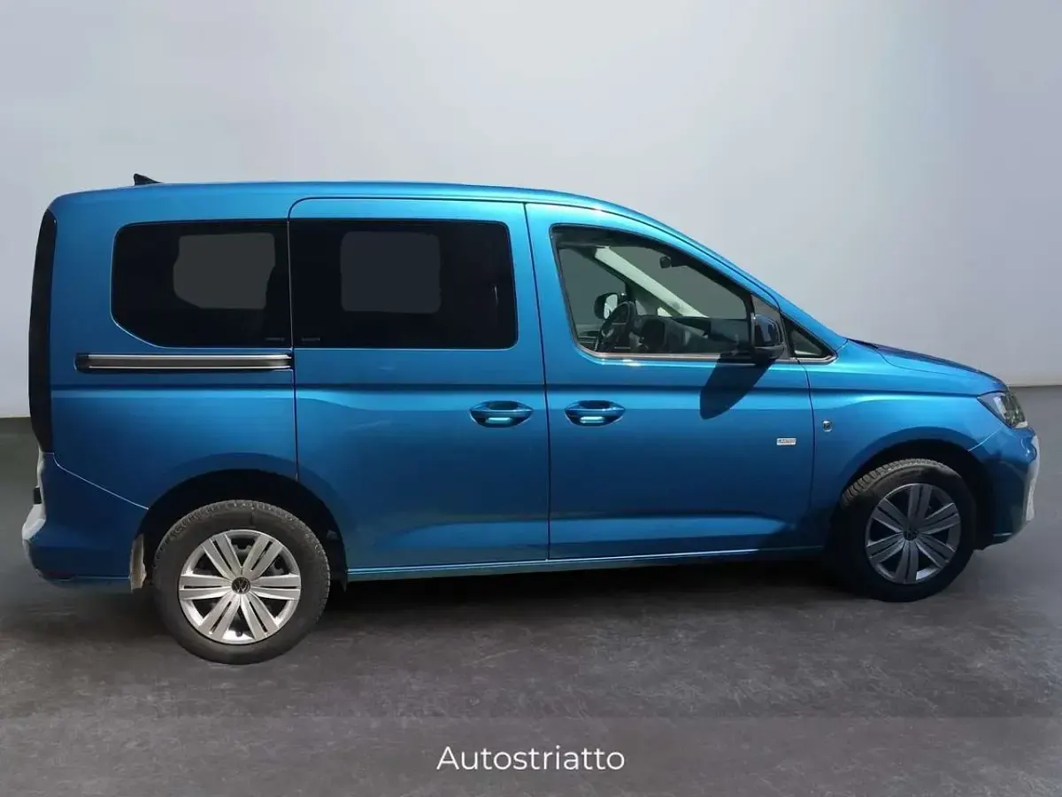 Usata VW Caddy 122 CV (89 kW) 2021 Blu/azzurro Monovolume