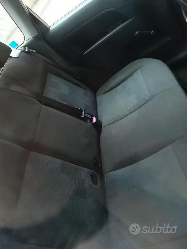 Usata Ford Fiesta 2007 Grigio Utilitaria