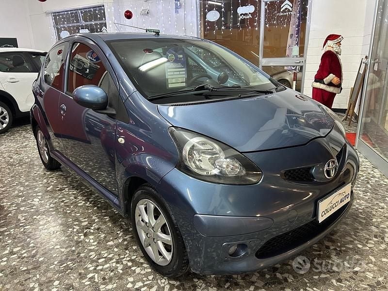 Blu Usata 2008 Toyota Aygo Due volumi | 4590 € (Buon prezzo) - Immagine 1/4