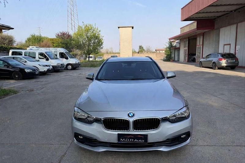 Usata BMW 318 Luxury Line 150 CV (110 kW) 2015 Argento Station wagon