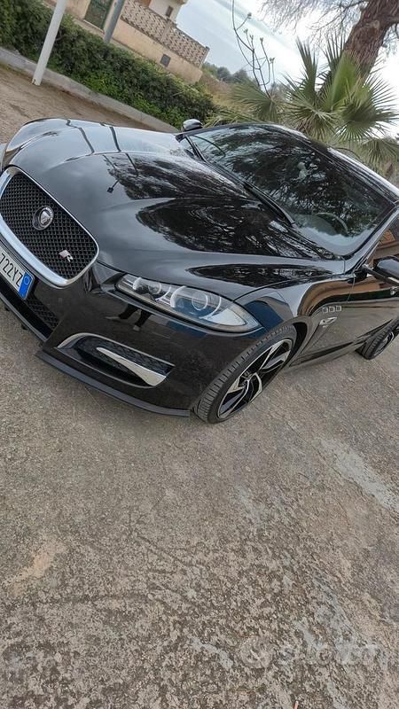 Usata Jaguar XF 200 CV (147 kW) 2015 Nero Berlina