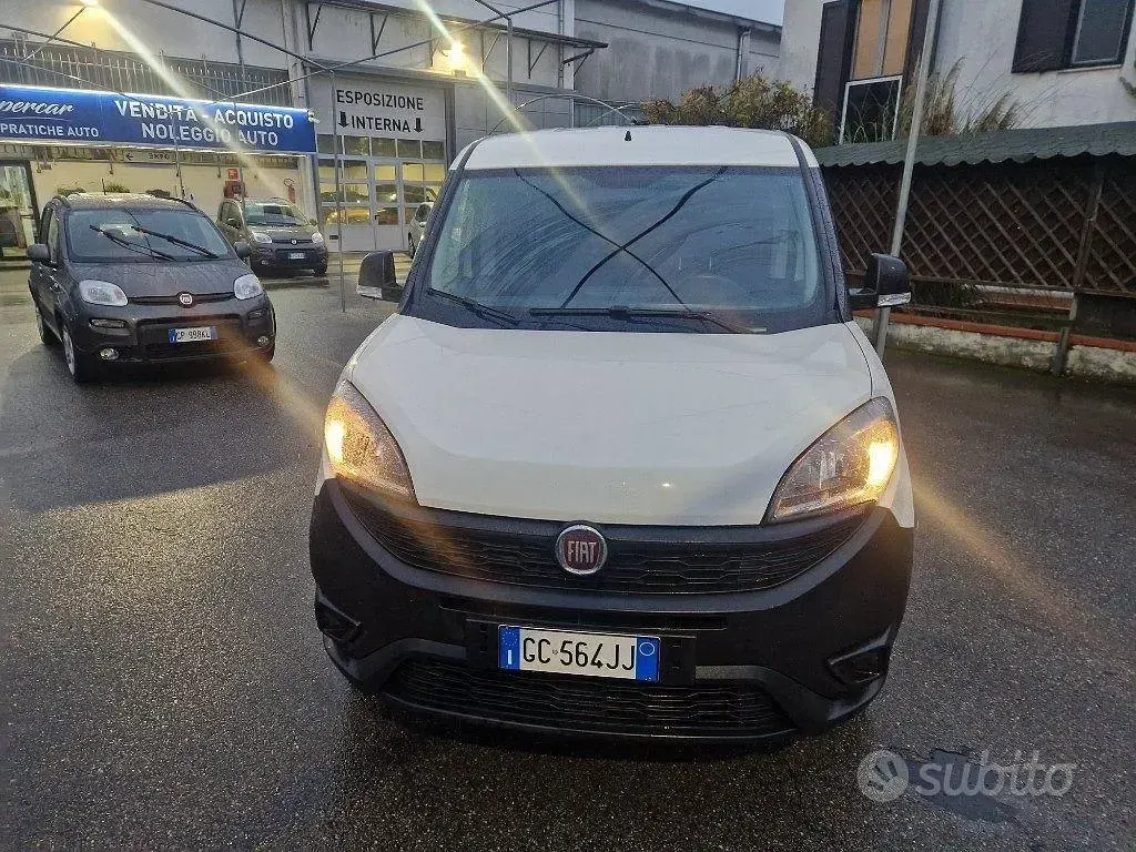 Usata Fiat Doblò Business 120 CV (88 kW) 2020 Bianco Monovolume