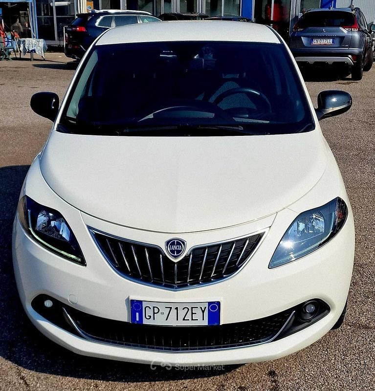 Usata Lancia Ypsilon Gold 69 CV (50 kW) 2023 Bianco Utilitaria