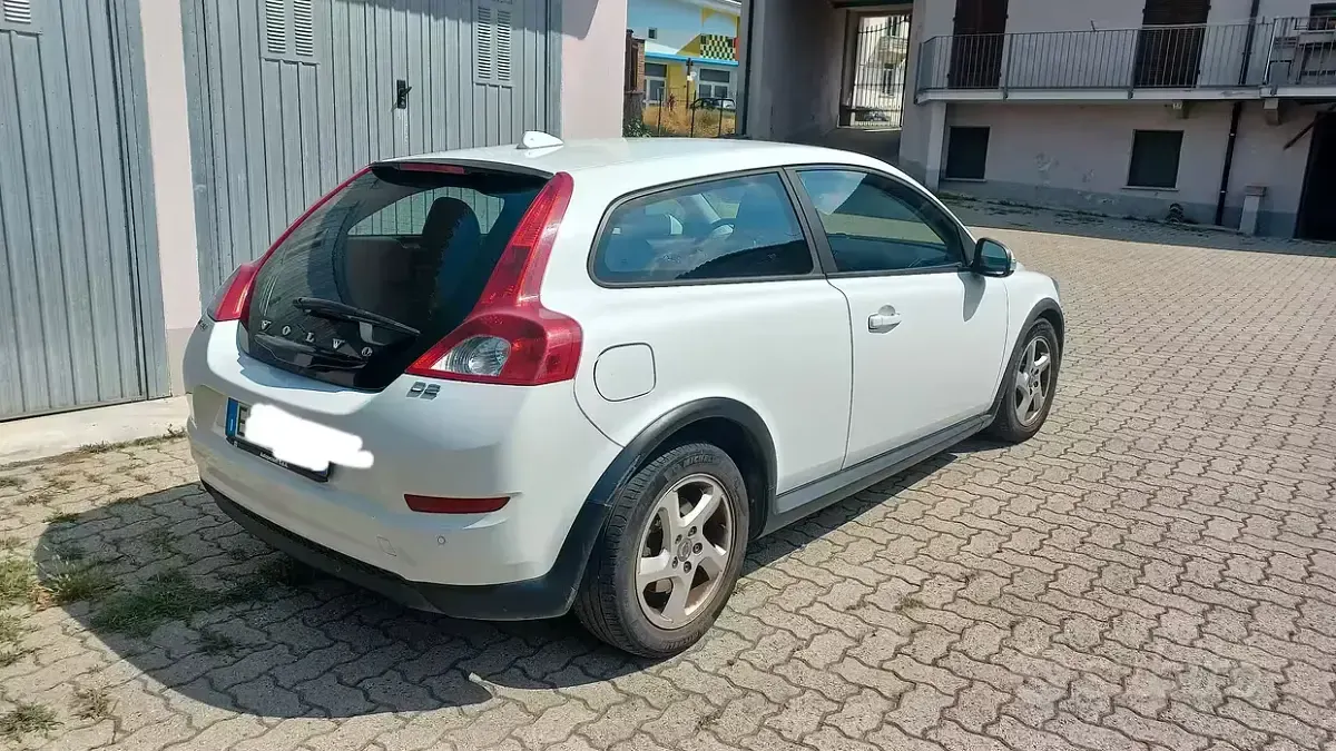 Usata Volvo C30 115 CV (84 kW) 2012 Bianco Utilitaria