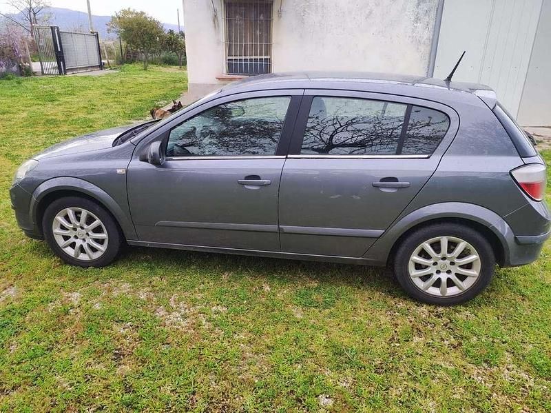 Usata Opel Astra Cosmo 101 CV (74 kW) 2005 Berlina