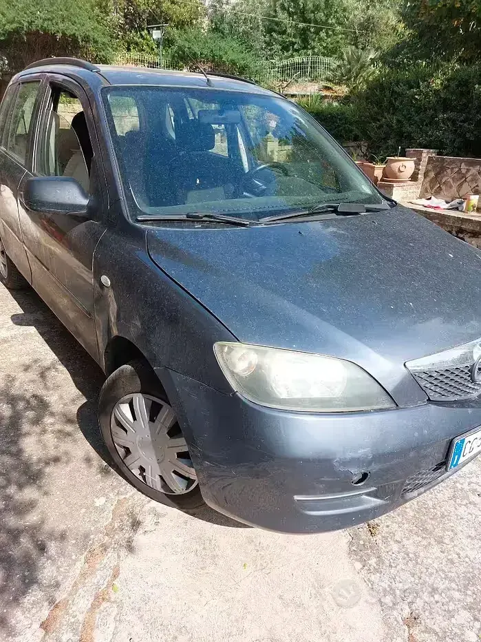 Usata Mazda 2 75 CV (55 kW) 2003 Grigio Utilitaria