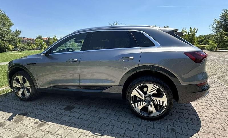 Usata Audi e-tron Ambiente 300 kW (408 CV) 2021 Grigio SUV