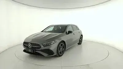 Nuova Mercedes A180 AMG line 116 CV (85 kW) 2026 Mountain grau metallic Berlina