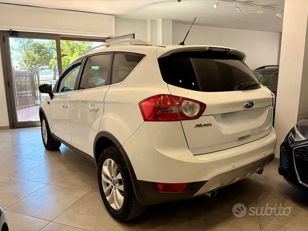 Usata Ford Kuga 163 CV (119 kW) 2011 Bianco SUV