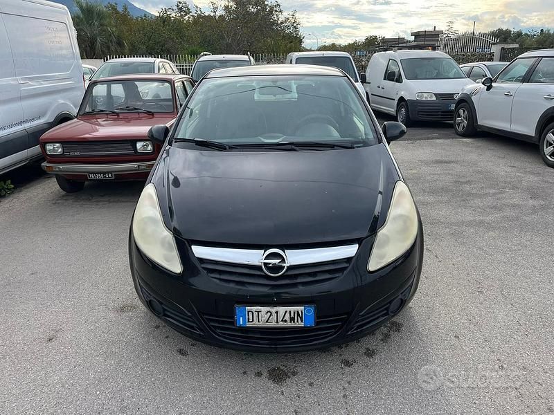 Nero Usata 2008 Opel Corsa Club Tre volumi | 1800 € (Buon prezzo) - Immagine 1/4
