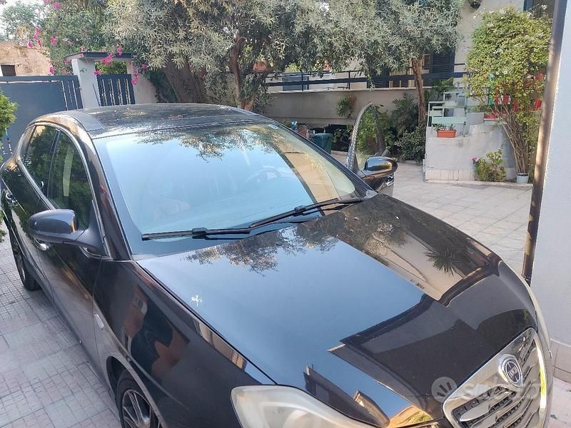 Usata Lancia Delta 120 CV (88 kW) 2013 Marrone Utilitaria