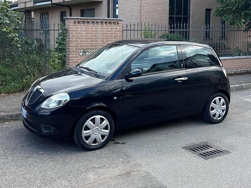 Usata Lancia Ypsilon 60 CV (44 kW) 2009 Nero Utilitaria