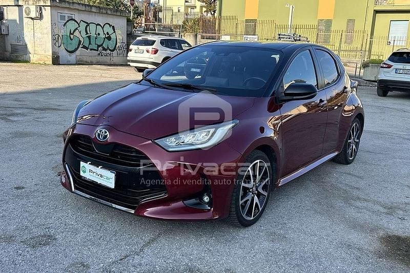 Rosso Usata 2020 Toyota Yaris Hybrid Style Due volumi | 14.900 € (Buon prezzo) - Immagine 1/4