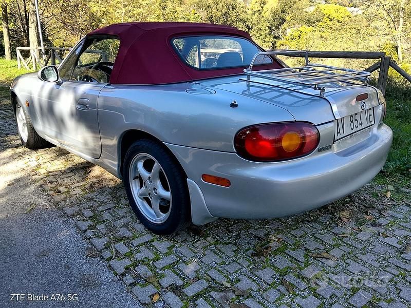 Usata Mazda MX5 140 CV (102 kW) 1998 Grigio Cabrio