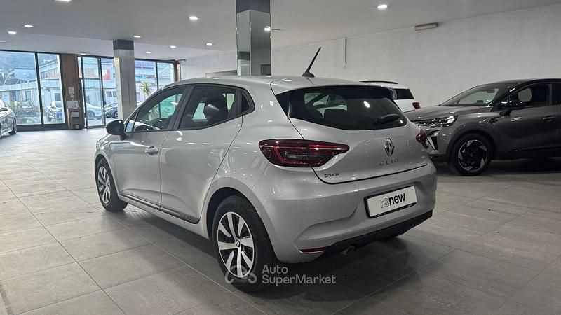Usata Renault Clio V Zen 91 CV (66 kW) 2022 Argento Berlina