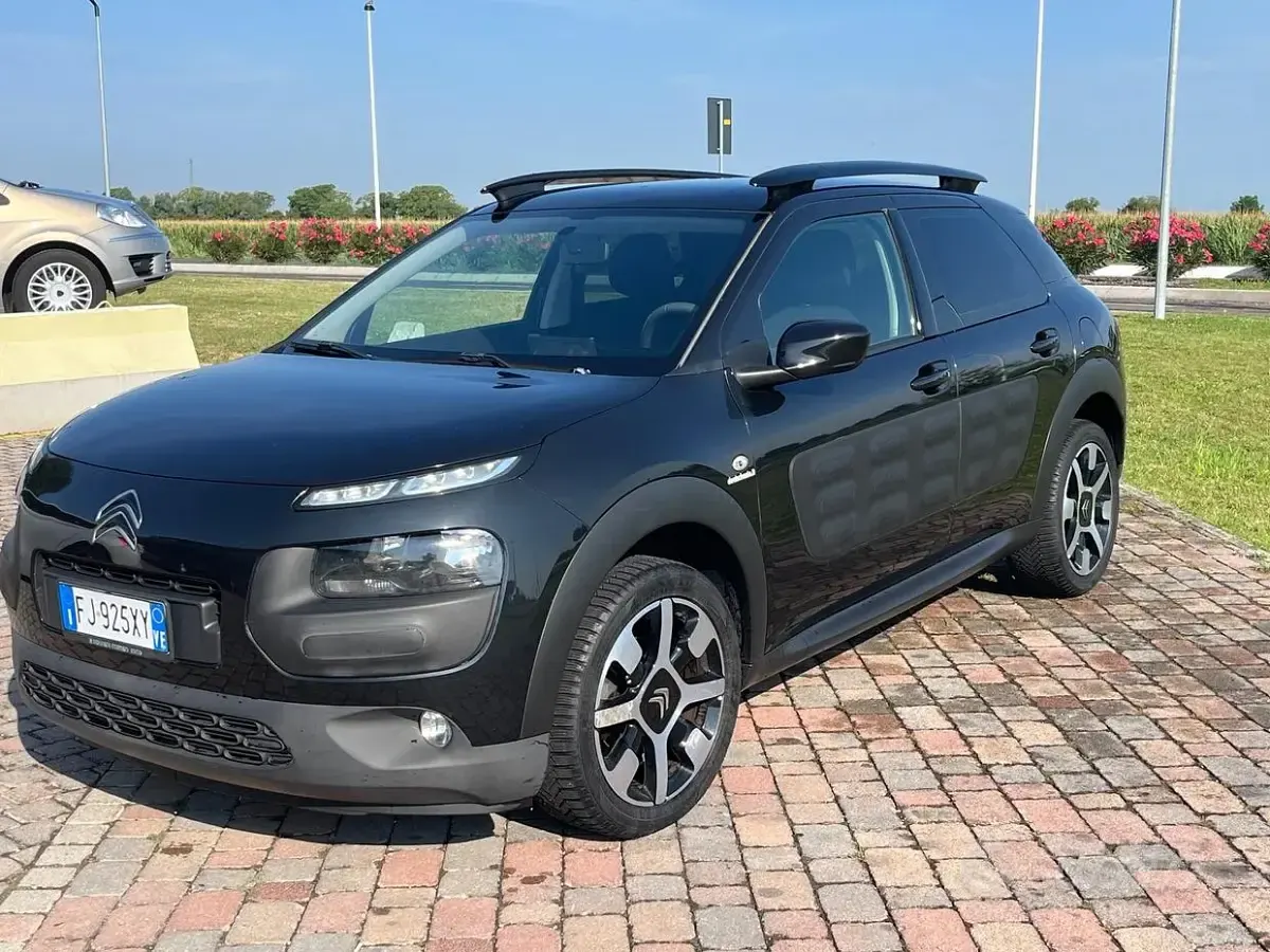 Usata Citroën C4 Cactus Shine 99 CV (72 kW) 2017 Nero Utilitaria