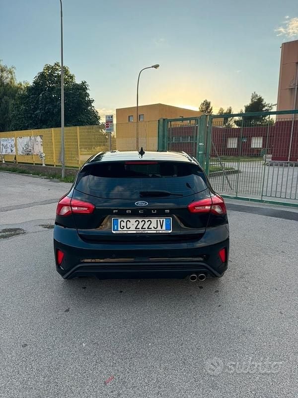 Usata Ford Focus ST-Line 120 CV (88 kW) 2020 Nero Berlina