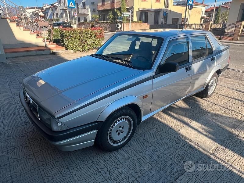Usata Alfa Romeo 75 1991 Grigio Berlina