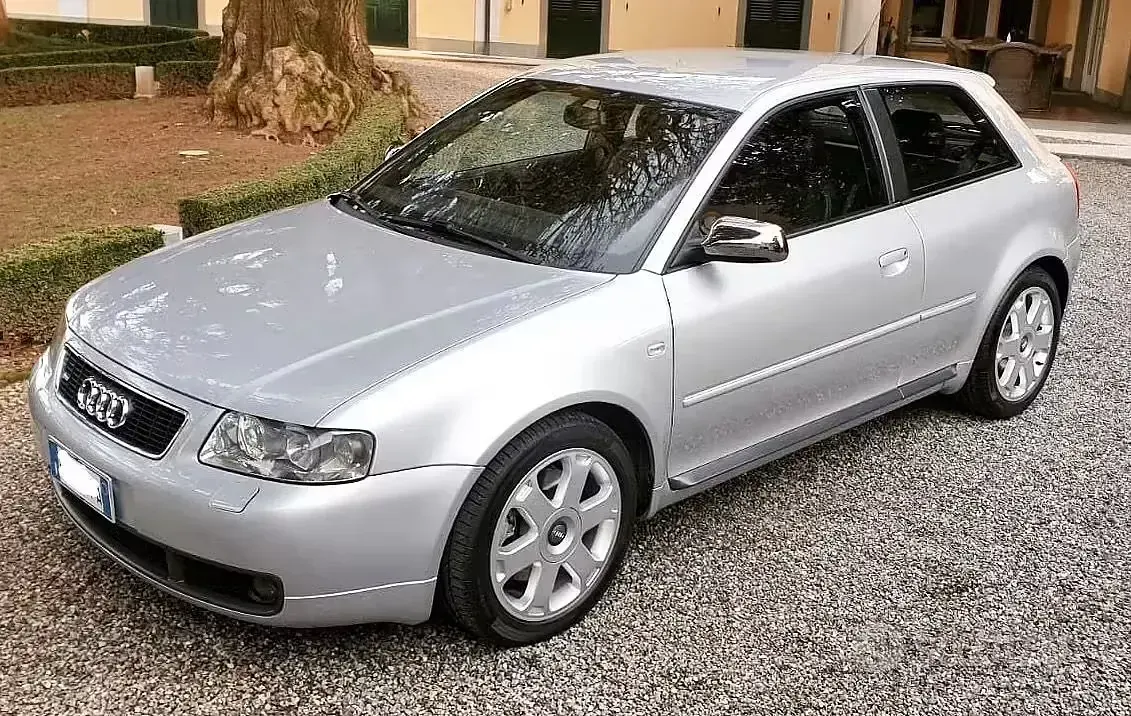Usata Audi S3 225 CV (165 kW) 2001 Grigio Utilitaria