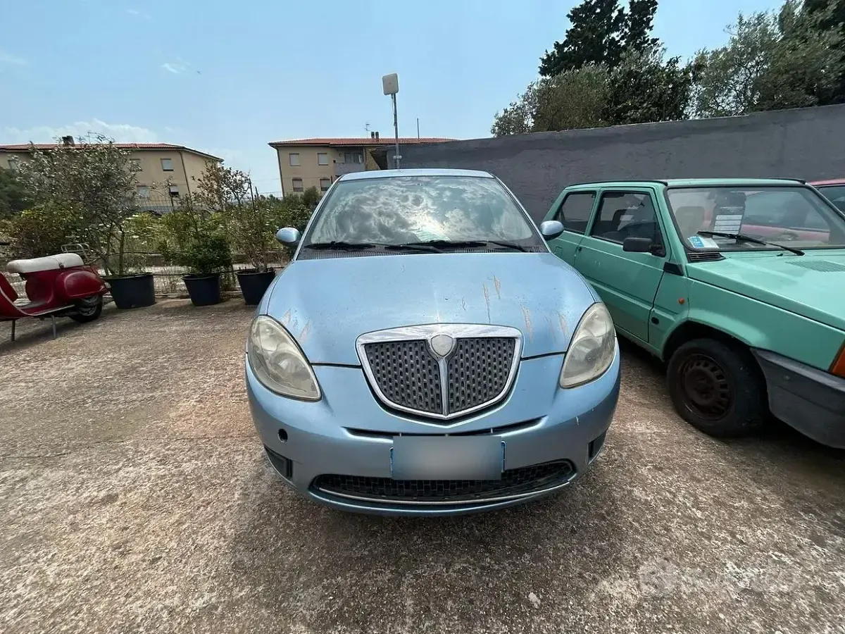 Usata Lancia Ypsilon 75 CV (55 kW) 2007 Bluazzurro Utilitaria