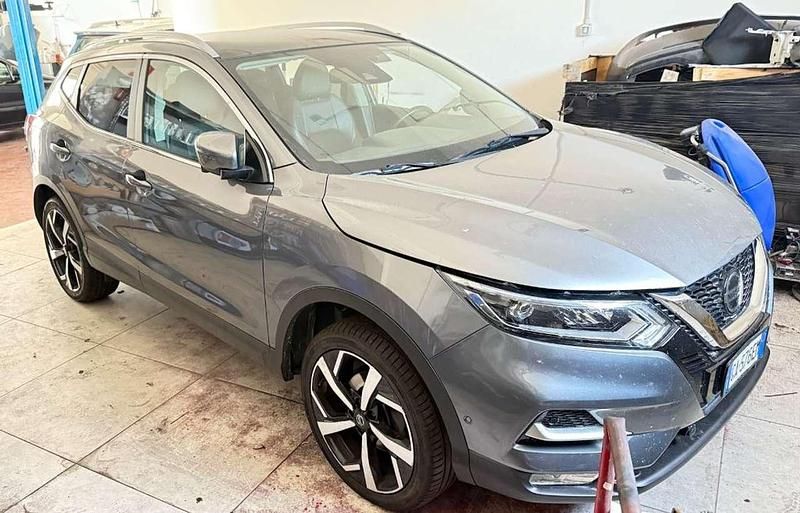 Usata Nissan Qashqai Tekna+ 140 CV (102 kW) 2020 Grigio metallizzato SUV