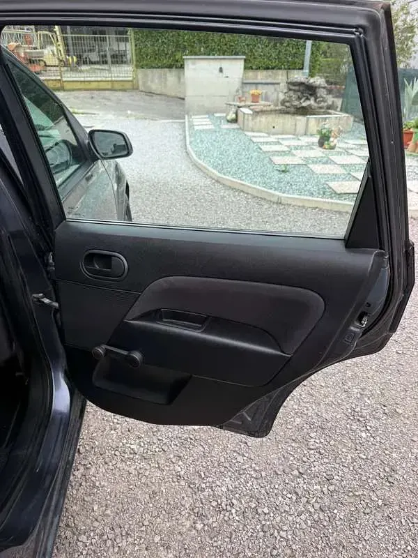 Usado Ford Fiesta Collection 68 HP (50 kW) 2007 Citadino