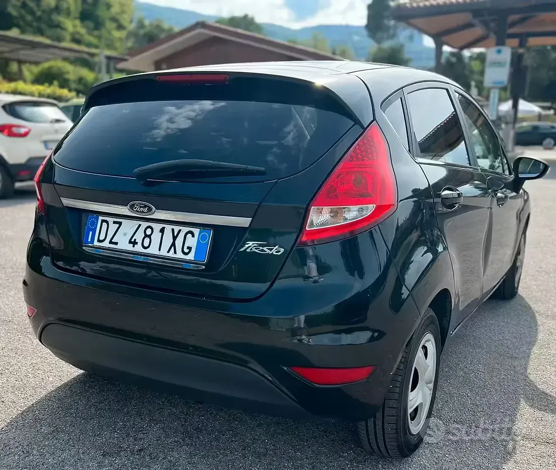 Usata Ford Fiesta 97 CV (71 kW) 2009 Nero Berlina