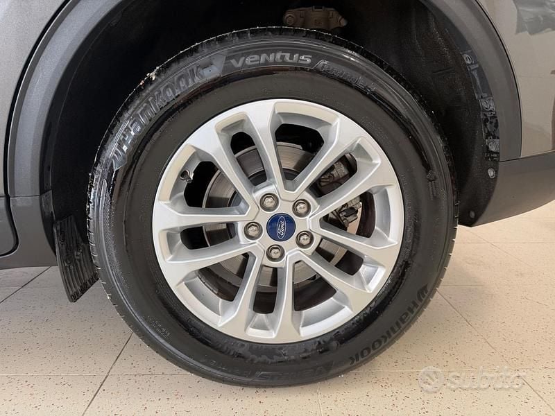 Gebraucht Ford Kuga Titanium 120 PS (88 kW) 2022 Grau SUV