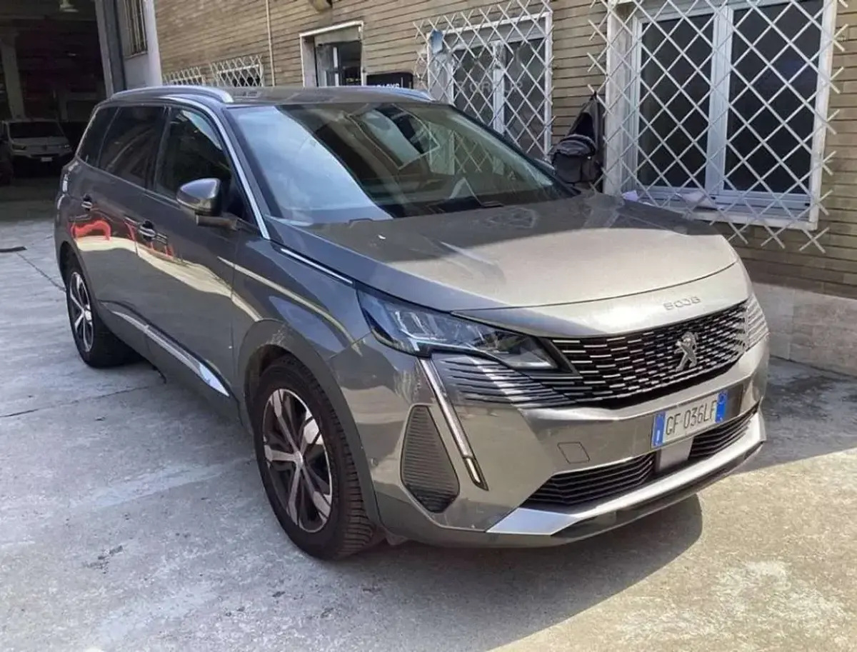 Usata Peugeot 5008 Allure 131 CV (96 kW) 2021 Grigio platinium  metall SUV