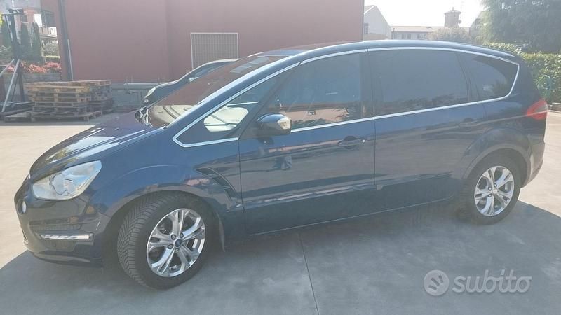 Usata Ford S-MAX Titanium 163 CV (119 kW) 2011 Blu Monovolume