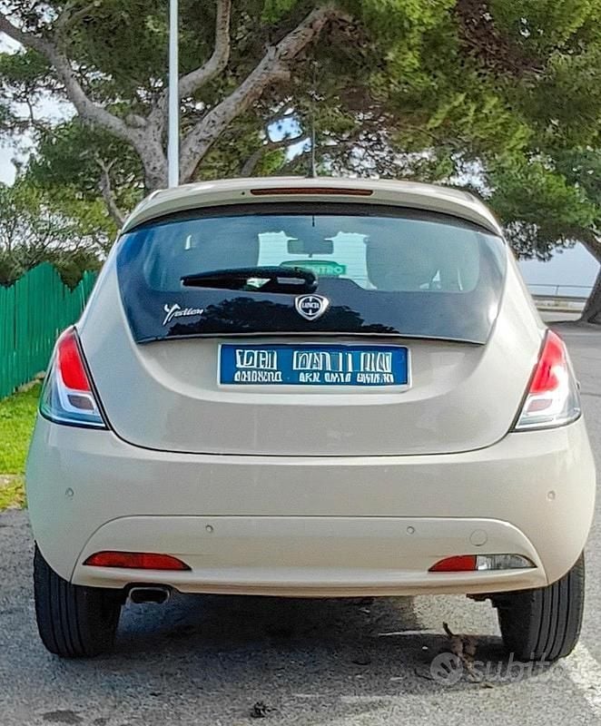 Usata Lancia Ypsilon Gold 86 CV (63 kW) 2016 Beige Utilitaria