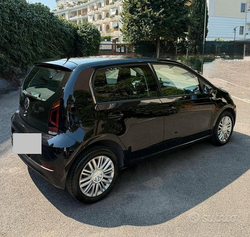 Usata VW up! Move 65 CV (47 kW) 2023 Nero Utilitaria