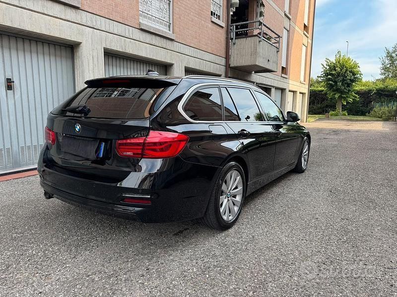 Usata BMW 318 Sport Line 150 CV (110 kW) 2019 Nero Station wagon