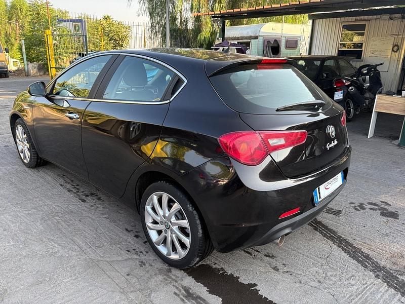 Usata Alfa Romeo Giulietta Exclusive 150 CV (110 kW) 2015 Nero Berlina