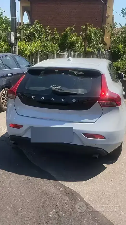 Usata Volvo V40 150 CV (110 kW) 2013 Bianco Berlina