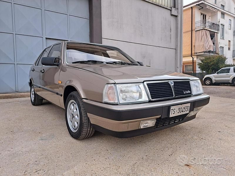 Beige Usata 1987 Lancia Thema Tre volumi | 9900 € - Immagine 1/4
