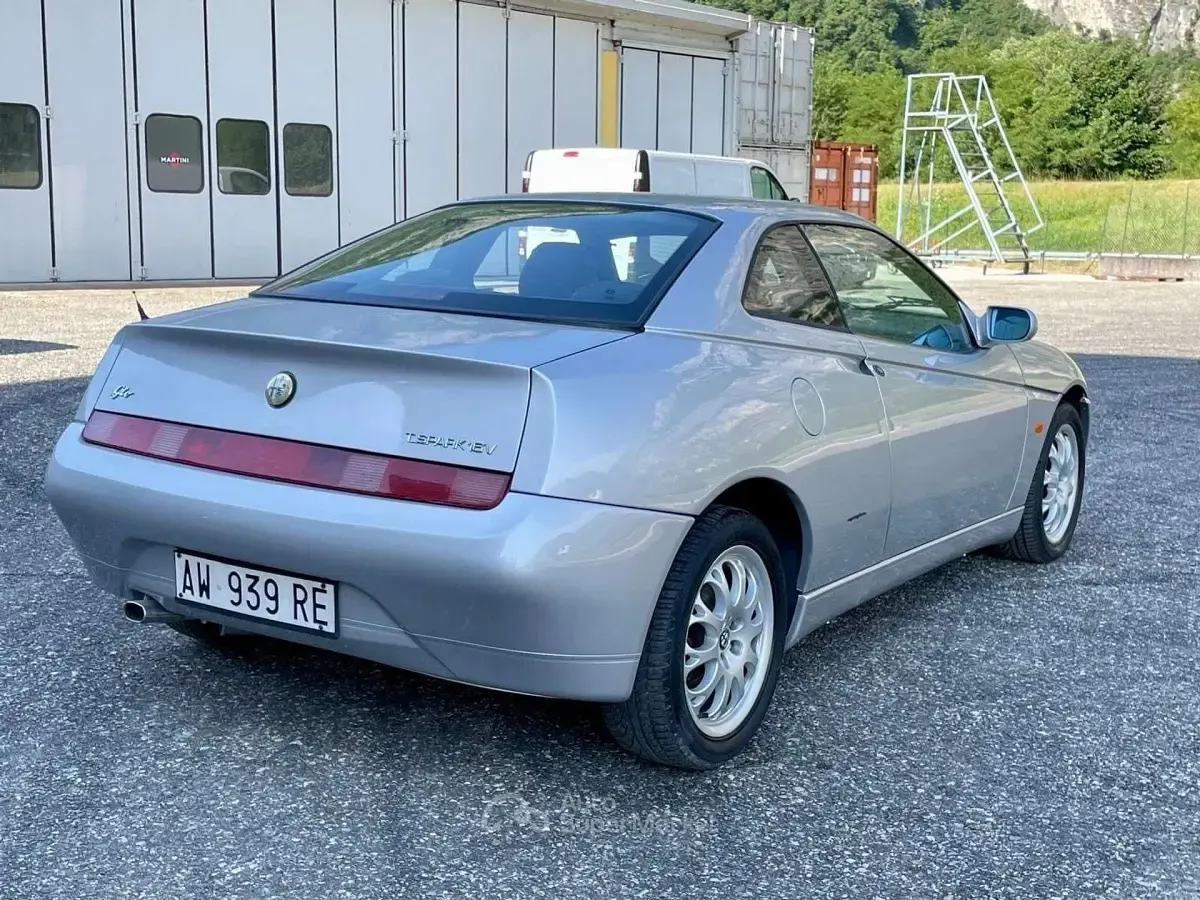 Usata Alfa Romeo Alfetta GT/GTV 150 CV (110 kW) 1997 Argento Coupé