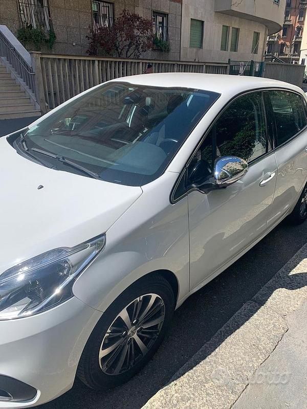 Usata Peugeot 208 Allure 75 CV (55 kW) 2016 Bianco Utilitaria