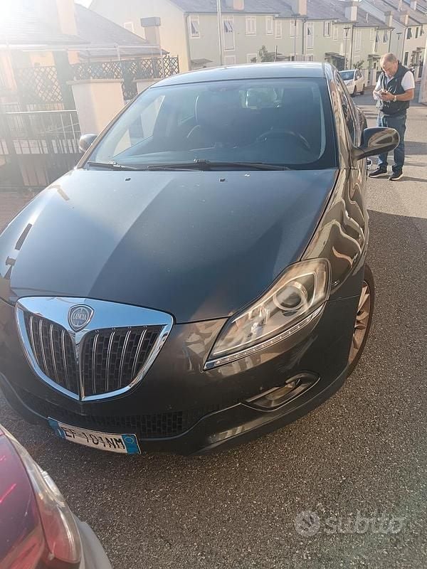 Usata Lancia Delta 120 CV (88 kW) 2011 Utilitaria