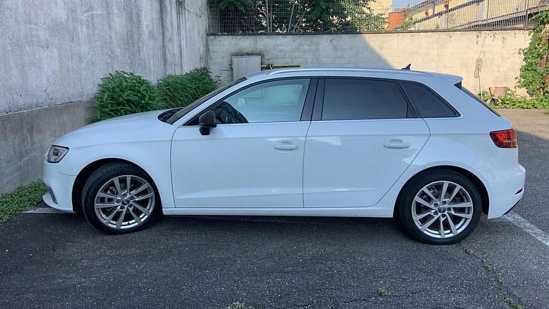 Usata 2019 Audi A3 Sportback Admired Due volumi | 20.000 € (Buon prezzo) - Immagine 1/4