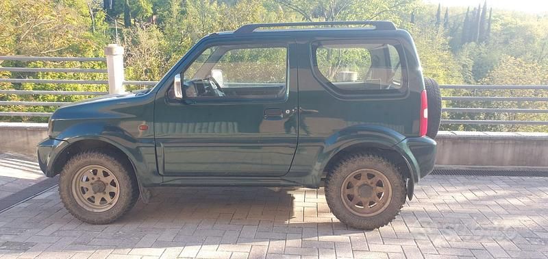 Usata Suzuki Jimny 80 CV (58 kW) 2002 Verde SUV