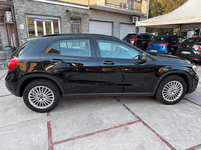 Usata Mercedes GLA200 Executive 136 CV (100 kW) 2019 Nero SUV