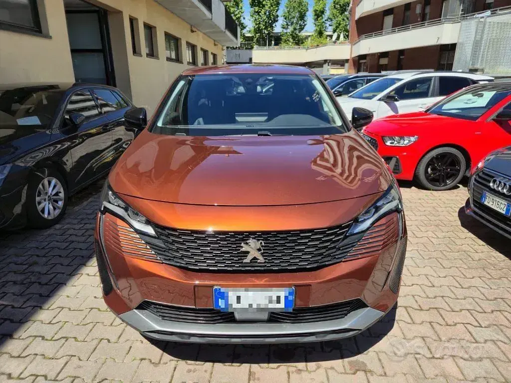 Usata Peugeot 5008 Allure 131 CV (96 kW) 2022 Bronzo SUV