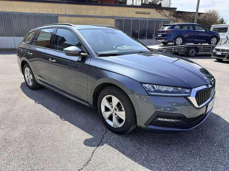 Käytetty Skoda Octavia Executive 150 HP (110 kW) 2021 Harmaa Farmari