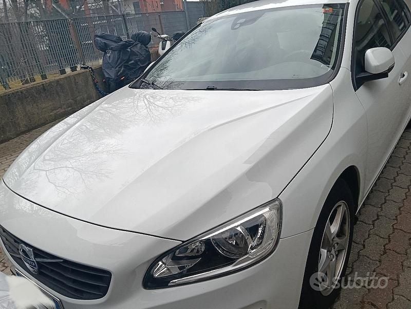 Usata Volvo V60 Summum 120 CV (88 kW) 2017 Bianco Station wagon