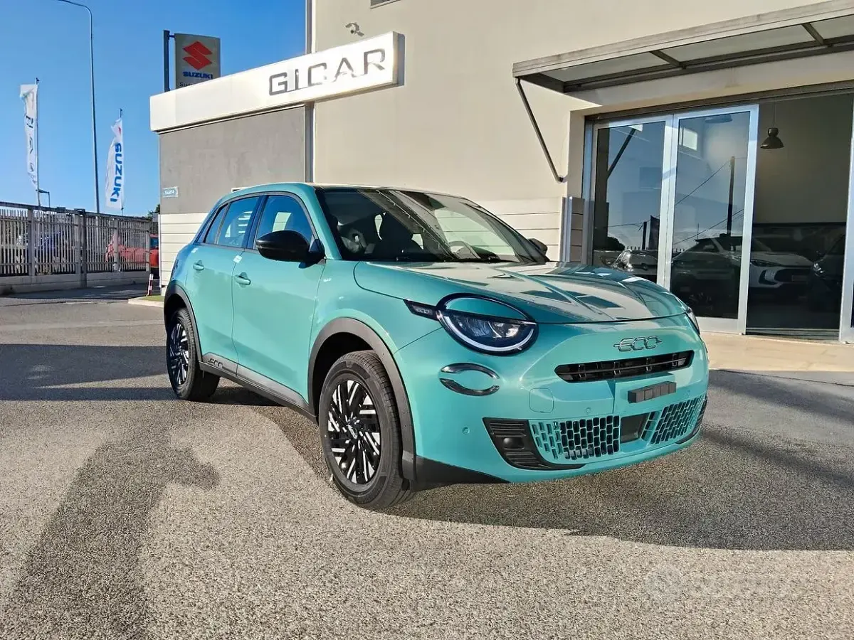 Nuova Fiat 600 Pop 100 CV (73 kW) 2026 Arancione SUV