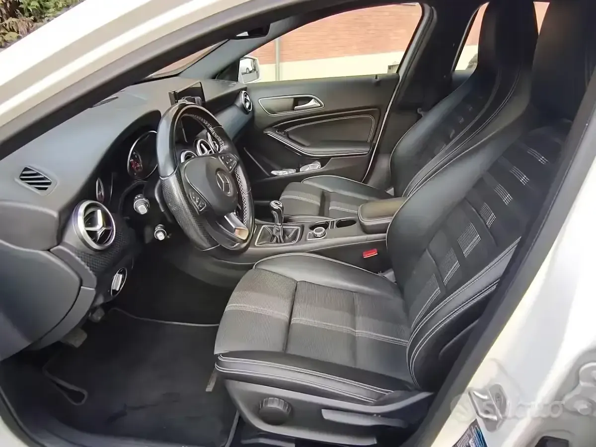 Usata Mercedes CLA180 109 CV (80 kW) 2017 Bianco Berlina